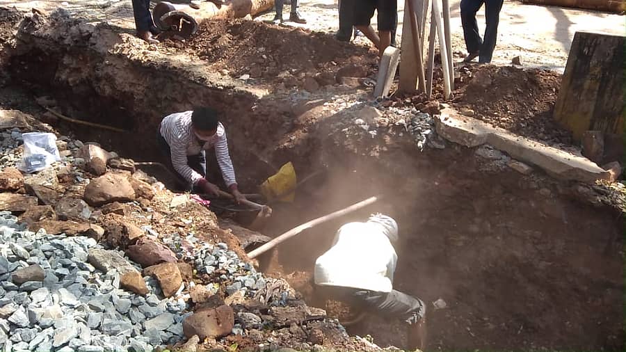 ಅದಾನಿ ಗ್ಯಾಸ್ ಪೈಪ್ ಲೈನ್ ಒಡೆದು, ಅನಿಲ ಸೋರಿಕೆಯಾಗುತ್ತಿದ್ದ ಸ್ಥಳ