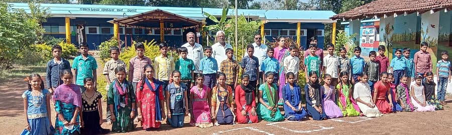 ಚಿತ್ತಾರಗೊಂಡ ಶಾಲೆಯಲ್ಲಿ ಮುಖ್ಯ ಶಿಕ್ಷಕ ಎಲ್. ಕೃಷ್ಣಾ ನಾಯ್ಕ, ಸಹ ಶಿಕ್ಷಕರಾದ ಎಸ್.ಎನ್. ಲಕ್ಷ್ಮಣ, ಎನ್. ಶಿವಕುಮಾರ, ಸುಮತಿ, ಸಂಜೀವಕುಮಾರ ಇದ್ದಾರೆ.