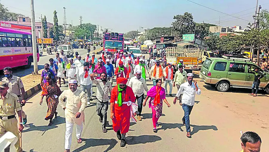 ಮೀಸಲಾತಿಗಾಗಿ ಪಾದಯಾತ್ರೆಯಲ್ಲಿ ಲಿಂಗಾಯಿತ ಪಂಚಮಸಾಲಿ ಕೂಡಲಸಂಗಮ ಪೀಠದ ಬಸವ ಮೃತ್ಯುಂಜಯ ಸ್ವಾಮೀಜಿ