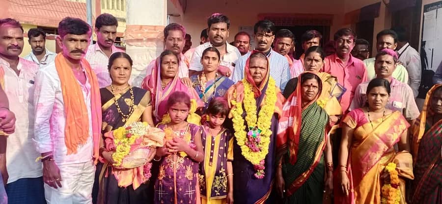 ಹುಣಸಗಿ ತಾಲ್ಲೂಕು ಬೈಚಬಾಳ ಪಂಚಾಯಿತಿಯಲ್ಲಿ ಜಯಗಳಿಸಿದ ಅಧ್ಯಕ್ಷ, ಉಪಾಧ್ಯಕ್ಷರ ಸಂಭ್ರಮ