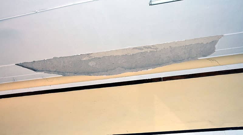 ಚಾವಣಿ ಕುಸಿದಿರುವುದು