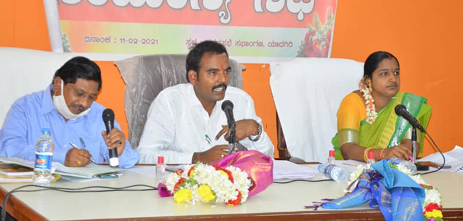 ಯಾದಗಿರಿ ನಗರಸಭೆ ಪ್ರಥಮ ಸಾಮಾನ್ಯ ಸಭೆಯಲ್ಲಿ ಅಧ್ಯಕ್ಷ ವಿಲಾಸ ಪಾಟೀಲ ಅಧ್ಯಕ್ಷತೆಯಲ್ಲಿ ಗುರುವಾರ ನಡೆಯಿತು