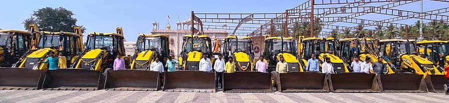 ಮುಗಳಖೋಡದಲ್ಲಿ ಜೆಸಿಬಿ ಮಾಲೀಕರ ಸಂಘದವರು ಶುಕ್ರವಾರ ಮುಷ್ಕರ ನಡೆಸಿದರು