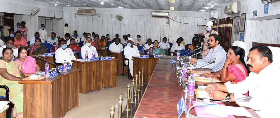 ಬೀದರ್ನ ಜಿಲ್ಲಾ ಪಂಚಾಯಿತಿಯಲ್ಲಿ ಶುಕ್ರವಾರ ನಡೆದ ಸಾಮಾನ್ಯ ಸಭೆಯಲ್ಲಿ ಅಧ್ಯಕ್ಷೆ ನಿರ್ಮಲಾ ಮಾನೆಗೋಪಾಳೆ ಮಾತನಾಡಿದರು