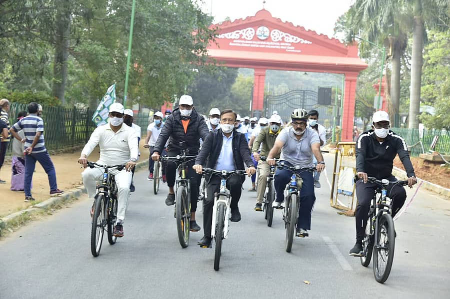 ‘ಸೈಕ್ಲಥಾನ್’ಗೆ ಬಿಬಿಎಂಪಿ ಆಡಳಿತಾಧಿಕಾರಿ ಗೌರವ್ ಗುಪ್ತ ಚಾಲನೆ ನೀಡಿದರು.