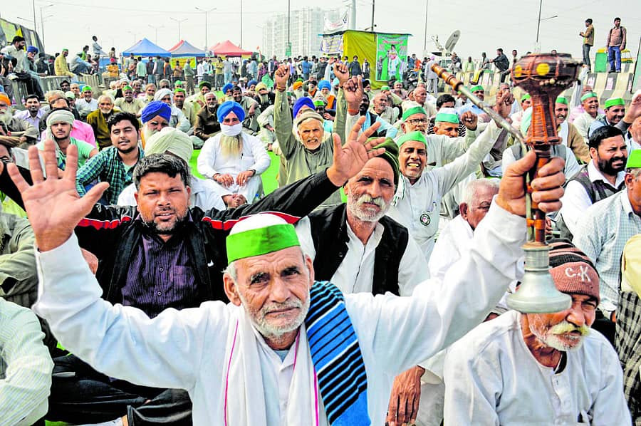 ದೆಹಲಿ ಹೊರವಲಯದ ಗಾಜಿಪುರ ಗಡಿಯಲ್ಲಿ ಪ್ರತಿಭಟನನಿರತ ರೈತರು –ಪಿಟಿಐ ಚಿತ್ರ