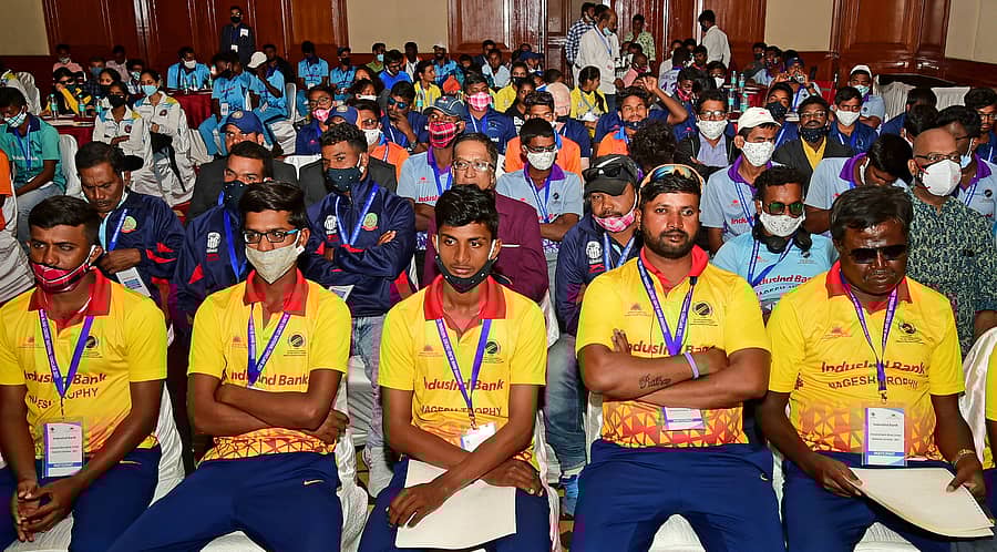 ನಗರದಲ್ಲಿ ಶನಿವಾರ 'ಸಮರ್ಥನಂ ಅಂಗವಿಕಲರ ಸಂಸ್ಥೆ' ಆಯೋಜಿಸಿದ್ದ "ಅಂಧರ ಕ್ರಿಕೆಟ್ ಕುರಿತ ವಿಚಾರ ಸಂಕಿರಣ" ಕಾರ್ಯಕ್ರಮದಲ್ಲಿ ಭಾಗವಹಿಸಿದ್ದ ಅಂಧ ಕ್ರಿಕೆಟ್ ಆಟಗಾಗಾರರು -ಪ್ರಜಾವಾಣಿ ಚಿತ್ರ