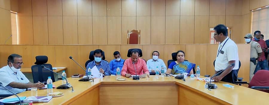 ಸಭೆಯಲ್ಲಿ ಪಶು ಸಂಗೋಪನೆ ಸಚಿವ ಪ್ರಭು ಚವಾಣ್‌ ಮಾತನಾಡಿದರು