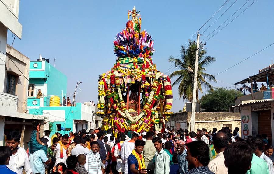 ನಾಯಕನಹಟ್ಟಿ ಹೋಬಳಿಯ ನೇರಲಗುಂಟೆ ಗ್ರಾಮದಲ್ಲಿ ಮಂಗಳವಾರ ಆಂಜನೇಯಸ್ವಾಮಿ ರಥೋತ್ಸವ ವಿಜೃಂಭಣೆಯಿಂದ ನಡೆಯಿತು.