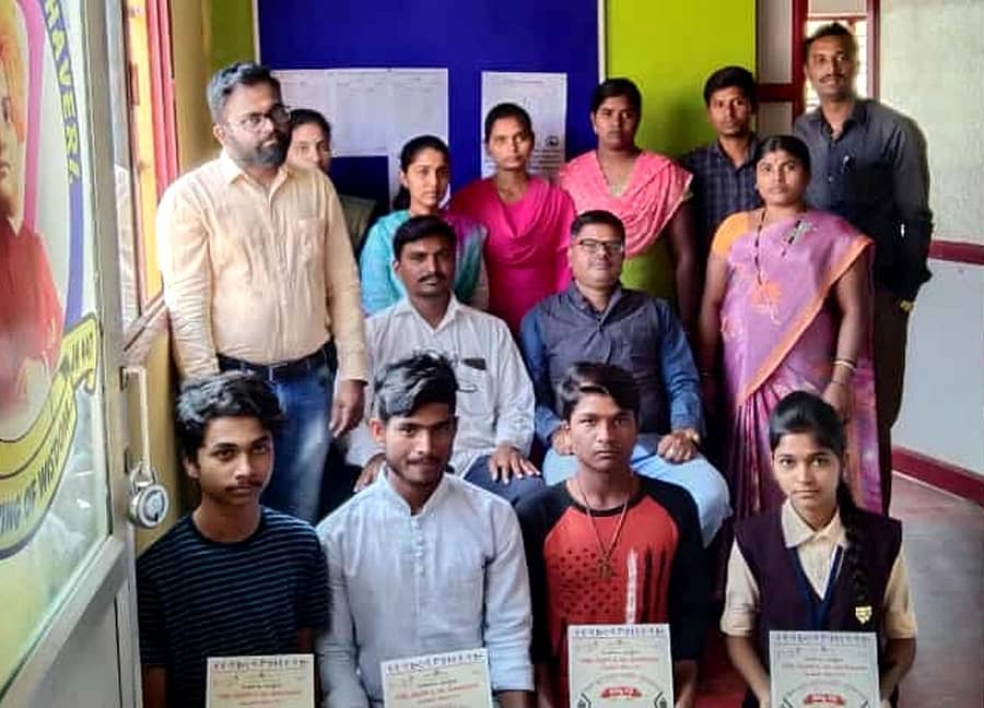 ಹಾವೇರಿ ನಗರದ ವೇದಾಂತ (ಪರಿವರ್ತನಾ) ಪಿ.ಯು ಕಾಲೇಜಿನ ವಿದ್ಯಾರ್ಥಿಗಳು ತಾಲ್ಲೂಕು ಮಟ್ಟದ ಸಾಂಸ್ಕೃತಿಕ ಹಾಗೂ ಸಹ ಪಠ್ಯ ಚಟುವಟಿಕೆಗಳ ಸ್ಪರ್ಧೆಗಳಲ್ಲಿ ಉತ್ತಮ ಸಾಧನೆ ಮಾಡಿ, ಜಿಲ್ಲಾಮಟ್ಟಕ್ಕೆ ಆಯ್ಕೆಯಾಗಿದ್ದಾರೆ