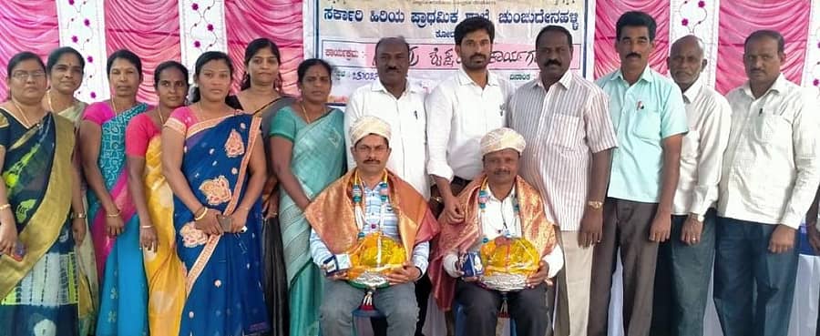 ಕೋಲಾರ ತಾಲ್ಲೂಕಿನ ಚುಂಚದೇನಹಳ್ಳಿಯಲ್ಲಿ ಶುಕ್ರವಾರ ನಡೆದ ಸಮಗ್ರ ಶೈಕ್ಷಣಿಕ ಕಾರ್ಯಾಗಾರದಲ್ಲಿ ಕ್ಲಸ್ಟರ್‌ ಸಂಪನ್ಮೂಲ ವ್ಯಕ್ತಿಗಳಾದ ಬಸವರಾಜ್ ಮತ್ತು ಗೋವಿಂದು ಅವರನ್ನು ಸನ್ಮಾನಿಸಲಾಯಿತು.