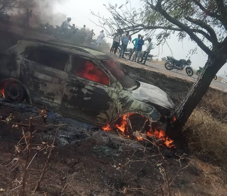 ಮರಕ್ಕೆ ಕಾರು ಡಿಕ್ಕಿ: ಚಾಲಕ ಸಜೀವ ದಹನ