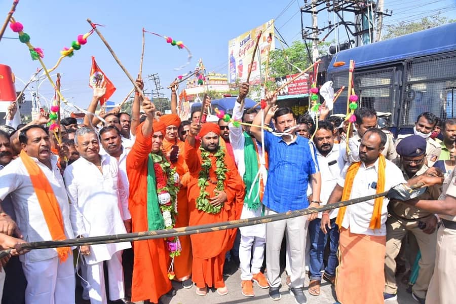 ಲಿಂಗಾಯತ ಪಂಚಮಸಾಲಿ ಸಮುದಾಯಕ್ಕೆ 2ಎ ಮೀಸಲಾತಿ ನೀಡಬೇಕು ಎಂದು ಆಗ್ರಹಿಸಿ ನಡೆದ ಪಾದಯಾತ್ರೆ -–ಪ್ರಜಾವಾಣಿ ಚಿತ್ರ