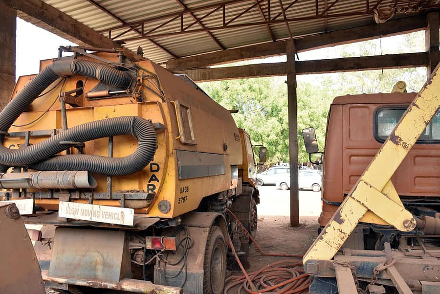 ಬೀದರ್ನ ನಗರಸಭೆ ಆವರಣದಲ್ಲಿ ನಿಲುಗಡೆ ಮಾಡಲಾದ ₹ 80 ಲಕ್ಷ ವೆಚ್ಚದ ಸ್ವಯಂ ಚಾಲಿತ ಕಸ ಗುಡಿಸುವ ಯಂತ್ರದ ವಾಹನ