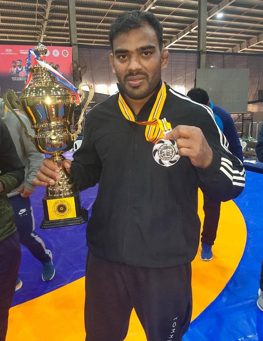 ಬೆಳ್ಳಿ ಪದಕ ಗೆದ್ದ ಖುಷಿಯಲ್ಲಿ ರಫೀಕ್ ಹೊಳಿ