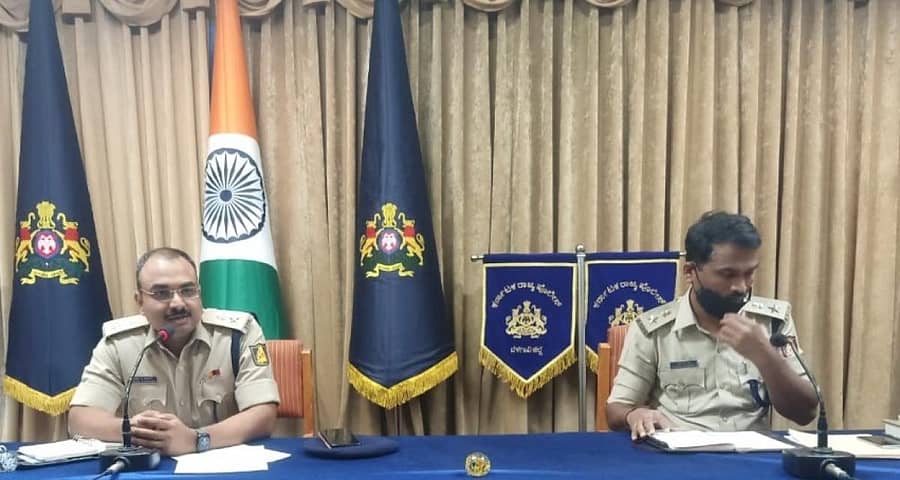 ಬೆಳಗಾವಿಯಲ್ಲಿ ಬುಧವಾರ ನಡೆದ ವಿವಿಧ ಇಲಾಖೆಗಳ ಅಧಿಕಾರಿಗಳ ಸಭೆಯಲ್ಲಿ ಎಸ್ಪಿ ಲಕ್ಷ್ಮಣ ನಿಂಬರಗಿ ಮಾತನಾಡಿದರು. ಎಎಸ್ಪಿ ಅಮರನಾಥ ರೆಡ್ಡಿ ಇದ್ದಾರೆ