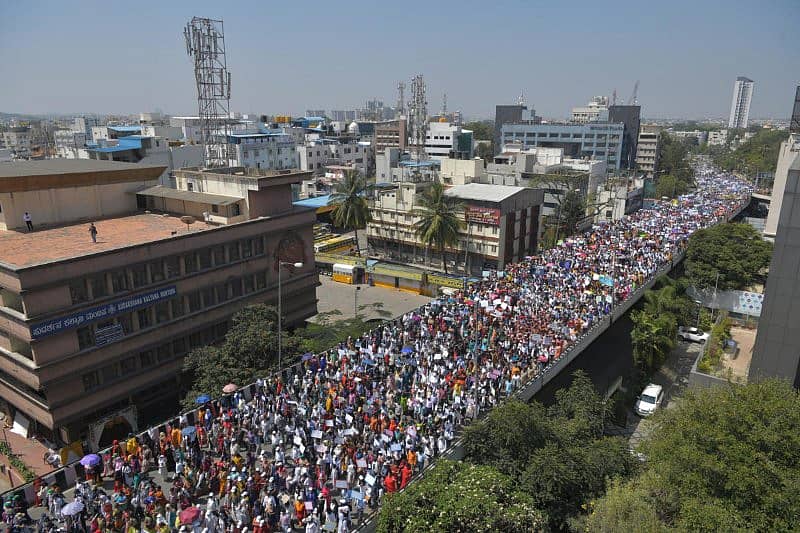 ಖಾಸಗಿ ಶಿಕ್ಷಣ ಸಂಸ್ಥೆಗಳ ಒಕ್ಕೂಟದ ನೇತೃತ್ವದಲ್ಲಿ ನಡೆದ ಬೃಹತ್ ರ್ಯಾಲಿಯ ನೋಟ