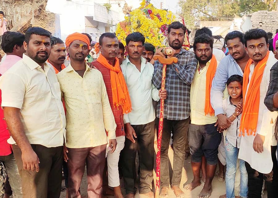 ಸುರಪುರದ ರಂಗಂಪೇಟೆಯಲ್ಲಿ ಸಗರ ಎಲ್ಲಮ್ಮ ದೇವಿಯ ಪಲ್ಲಕ್ಕಿ ಮೆರವಣಿಗೆ ಅದ್ಧೂರಿಯಾಗಿ ನಡೆಯಿತು