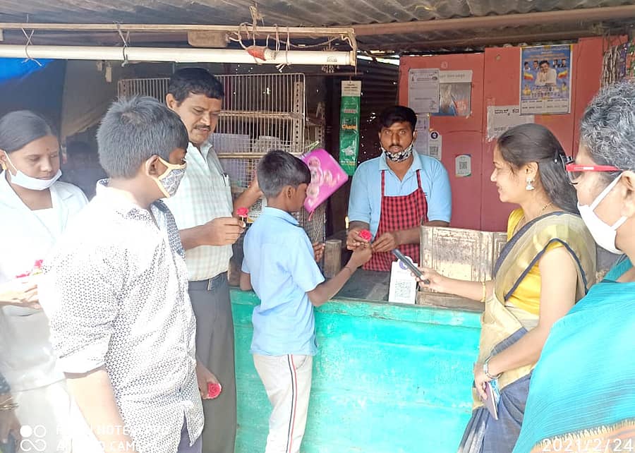 ಧೂಮಪಾನದಿಂದಾಗುವ ದುಷ್ಪರಿಣಾಮ ಕುರಿತು ಗುಲಾಬಿ ಆಂದೋಲನ ನಡೆಯಿತು