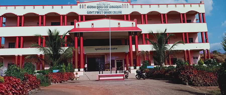 ಬ್ಯಾಡಗಿ ತಾಲ್ಲೂಕು ಚಿಕ್ಕಬಾಸೂರು ಸರ್ಕಾರಿ ಪ್ರಥಮ ದರ್ಜೆ ಕಾಲೇಜಿನ ಭವ್ಯ ಕಟ್ಟಡ