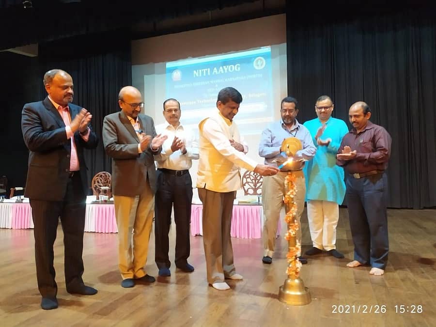 ಬೆಳಗಾವಿಯ ವಿಟಿಯುನಲ್ಲಿ ಶುಕ್ರವಾರ ನಡೆದ ವಿಚಾರಸಂಕಿರಣವನ್ನು ಕುಲಪತಿ ಪ್ರೊ.ಕೆ. ಕರಿಸಿದ್ದಪ್ಪ ಉದ್ಘಾಟಿಸಿದರು