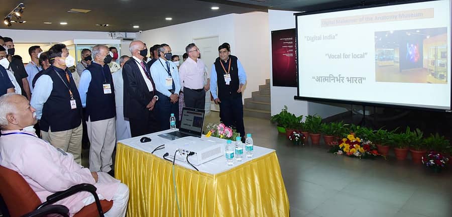 ಮಣಿಪಾಲದ ಮಾಹೆ ವಿಶ್ವವಿದ್ಯಾಲಯ ಕ್ಯಾಂಪಸ್ಗೆ ರಾಷ್ಟ್ರೀಯ ಸ್ವಯಂಸೇವಕ ಸಂಘದ ಸರಸಂಘ ಚಾಲಕ್ ಮೋಹನ್ ಭಾಗವತ್ ಭೇಟಿನೀಡಿ ಸಮಾಲೋಚನೆ ನಡೆಸಿದರು.