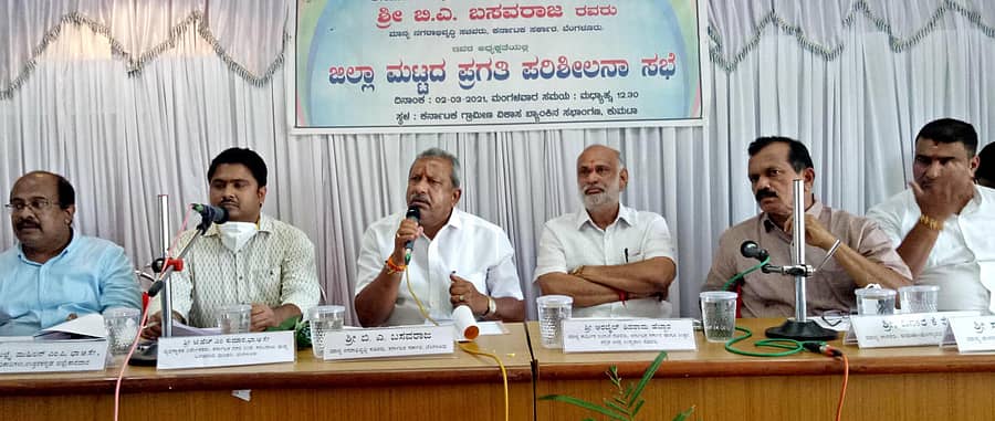 ಕುಮಟಾದಲ್ಲಿ ಮಂಗಳವಾರ ನಡೆದ ಜಿಲ್ಲಾ ಮಟ್ಟದ ಪ್ರಗತಿ ಪರಿಶೀಲನಾ ಸಭೆಯಲ್ಲಿ ನಗರಾಭಿವೃದ್ಧಿ ಸಚಿವ ಬಿ.ಎ. ಬಸವರಾಜ ಮಾತನಾಡಿದರು