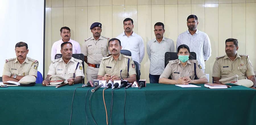 ಹಾಸನ ಪೊಲೀಸ್‌ ವರಿಷ್ಠಾಧಿಕಾರಿ ಆರ್‌. ಶ್ರೀನಿವಾಸ್‌ಗೌಡ ಮಾಹಿತಿ ನೀಡಿದರು.