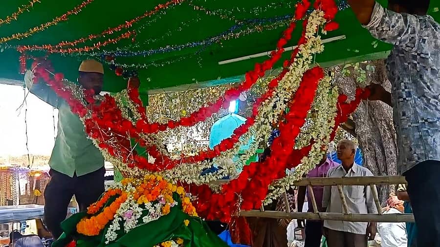 ಯರಗೊಳ ಸಮಿಪದ ಮೊಟ್ನಳಿ ಗ್ರಾಮದಲ್ಲಿ ಜರುಗಿದ ಹಸನ ವಸ್ತಾದೆಪ್ಪನ ಜಾತ್ರೆ