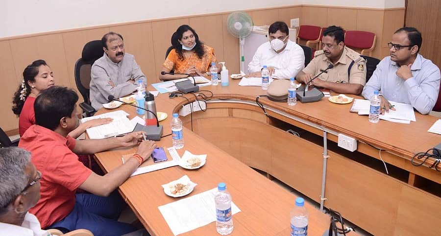 ಜಿಲ್ಲಾಧಿಕಾರಿ ಕಚೇರಿಯಲ್ಲಿ ನಡೆದ ಸ್ವಾತಂತ್ರ್ಯದ ಅಮೃತ ಮಹೋತ್ಸವ ಕಾರ್ಯಕ್ರಮದ ಪೂರ್ವಭಾವಿ ಸಭೆಯಲ್ಲಿ ಜಿಲ್ಲಾ ಉಸ್ತುವಾರಿ ಸಚಿವ ಕೆ.ಸಿ.ನಾರಾಯಣಗೌಡ ಮಾತನಾಡಿದರು