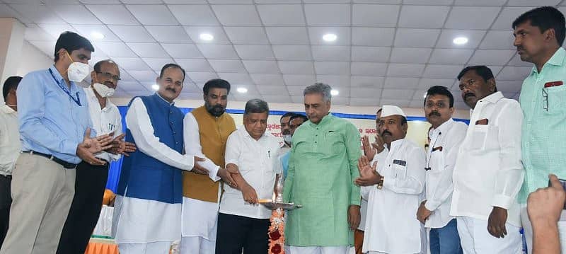 ಹುಬ್ಬಳ್ಳಿಯ ಸಂಗೊಳ್ಳಿ ರಾಯಣ್ಣ ನಗರದಲ್ಲಿ ಡಾ. ಬಿ.ಆರ್. ಅಂಬೇಡ್ಕರ್ ಭವನ ಉದ್ಘಾಟಿಸಿ ಮಾತನಾಡಿದ ಸಚಿವ ಶ್ರೀರಾಮುಲು