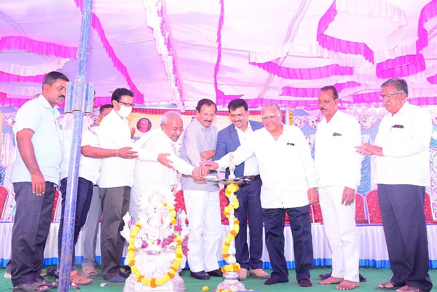 ತುಮಕೂರಿನಲ್ಲಿ ಸರ್ಪ ಒಕ್ಕಲಿಗರ ಹಾಸ್ಟೆಲ್ ಉದ್ಘಾಟನಾ ಕಾರ್ಯಕ್ರಮವನ್ನು ಕಾಂಗ್ರೆಸ್ ಮುಖಂಡ ಎಸ್.ಪಿ.ಮುದ್ದಹನುಮೇಗೌಡ ನೆರವೇರಿಸಿದರು