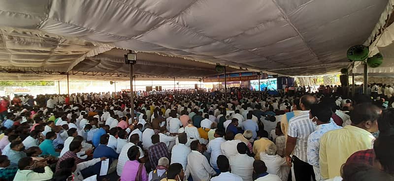 ಬೆಂಗಳೂರಿನ ಉದ್ಯಾನದಲ್ಲಿ ಸೇರಿರುವ ಪ್ರತಿಭಟನಕಾರರು