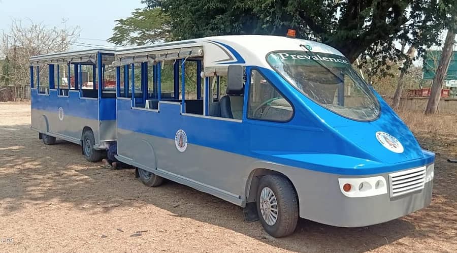 ಹಂಪಿಗೆ ಬಂದಿರುವ ರೈಲು ಮಾದರಿಯ ವಾಹನ