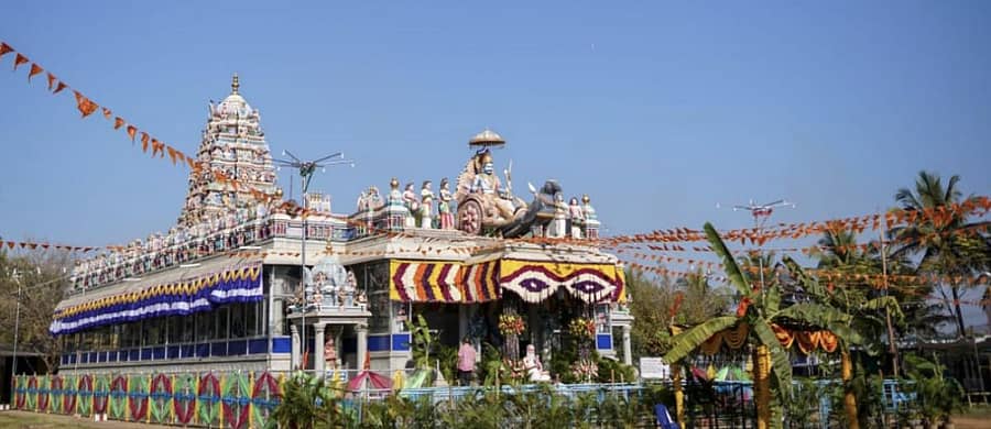 ದೊಂಬರಹಟ್ಟಿಯಲ್ಲಿ 36ನೇ ಮಹಾಶಿವರಾತ್ರಿ ಜಾತ್ರಾ ಮಹೋತ್ಸವಕ್ಕೆ ಸಿದ್ಧವಾಗುತ್ತಿರುವ ಶನೇಶ್ವರಸ್ವಾಮಿ ದೇವಾಲಯ