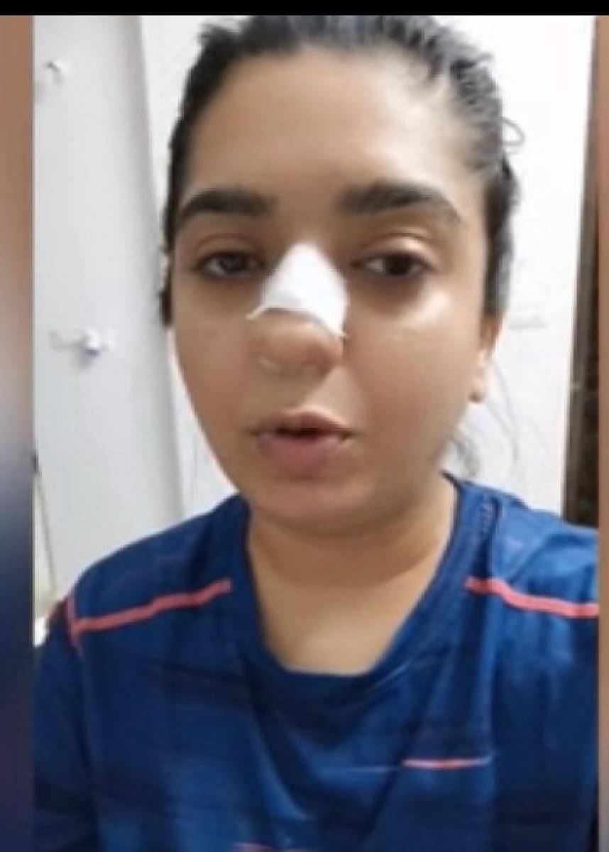 ಯುವತಿ ಇಂದ್ರಾಣಿ ಅವರ ಮುಖಕ್ಕೆ ಗಾಯವಾಗಿರುವುದು