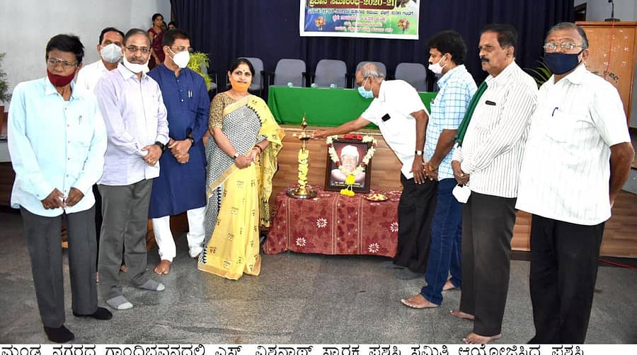 ಎಸ್‌.ವಿಶ್ವನಾಥ್‌ ಸ್ಮಾರಕ ಪ್ರಶಸ್ತಿ ಪ್ರದಾನ ಸಮಾರಂಭಕ್ಕೆ ಡಾ.ರಾಮಲಿಂಗಯ್ಯ ಚಾಲನೆ ನೀಡಿದರು