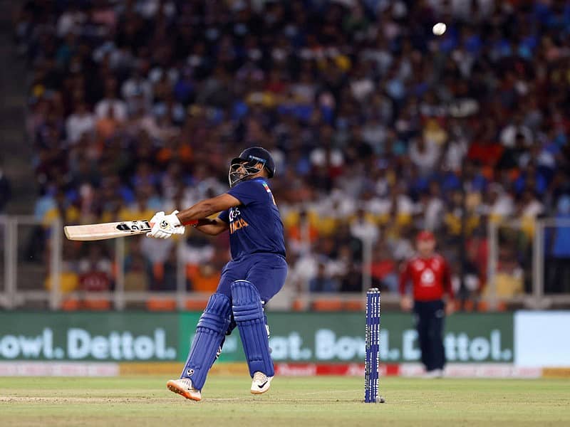 21 ರನ್ ಗಳಿಸಿದ ರಿಷಭ್ ಪಂತ್ ರಿವರ್ಸ್-ಸ್ವೀಪ್ ಸಿಕ್ಸರ್ ಹೊಡೆತದ ಭಂಗಿ