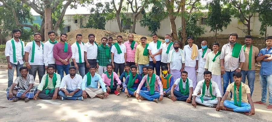 ನೂತನ ಕೃಷಿ ಕಾಯ್ದೆಗಳನ್ನು ವಿರೋಧಿಸಿ ಮಾ.21ರಂದು ಶಿವಮೊಗ್ಗದಲ್ಲಿ ನಡೆಯಲಿರುವ ಮಹಾ ಪಂಚಾಯತ್ ಸಮಾವೇಶಕ್ಕೆ ಜಿಲ್ಲೆಯಿಂದ ರೈತರು ತೆರಳುವ ಸಂಬಂಧ ರೈತಸಂಘದ ಸಭೆ ನಡೆಯಿತು