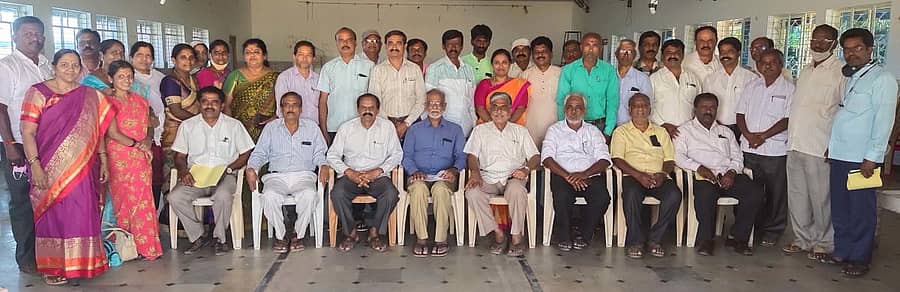 ಬಾಗೇಪಲ್ಲಿ ಪಟ್ಟಣದಲ್ಲಿ ನಡೆದ ಜಿಲ್ಲಾ ಕನ್ನಡ ಸಾಹಿತ್ಯ ಪರಿಷತ್ ಅಧ್ಯಕ್ಷರ ಚುನಾವಣಾ ಪೂರ್ವ ಸೌಹಾರ್ದ ಸಭೆಯಲ್ಲಿ ಪಾಲ್ಗೊಂಡಿದ್ದ ಸಾಹಿತ್ಯಾಭಿಮಾನಿಗಳು