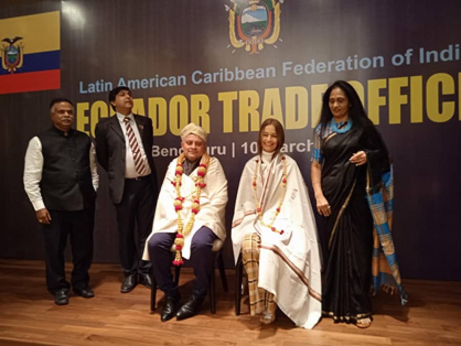 ಭಾರತದಲ್ಲಿನ ಈಕ್ವೆಡಾರ್ನ ರಾಯಭಾರಿ ಹೆಕ್ಟರ್ ಗೊನ್ಸಾಲೊ ಕುಯೆವಾ ಜಕೋಮ್ ಮತ್ತು ಅವರ ಪತ್ನಿ ಮರಿಯಾ ವಿಕ್ಟೋರಿಯಾ ಕಾರ್ಡೆನ್ಸಾ ಸಲ್ಡಾರಿಗಾ ಅವರು ಸಮಾರಂಭದಲ್ಲಿ ಭಾಗವಹಿಸಿದ್ದರು