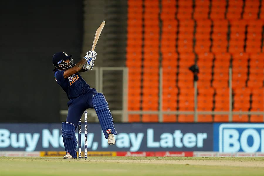 ಸಿಕ್ಸರ್ ಬಾರಿಸುತ್ತಿರುವ ಸೂರ್ಯಕುಮಾರ್ ಯಾದವ್ (ಟ್ವಿಟರ್ ಚಿತ್ರ: @BCCI)