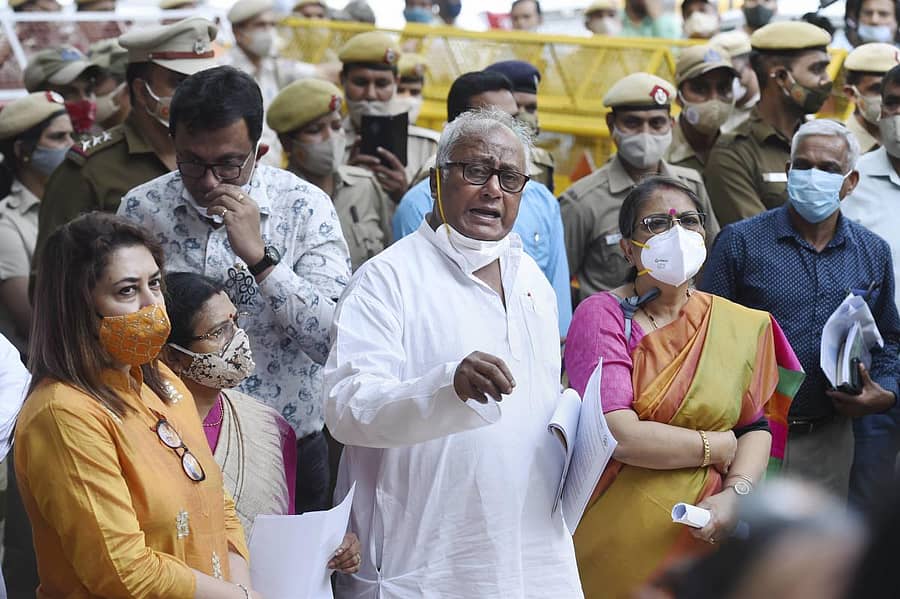 ಚುನಾವಣಾ ಆಯೋಗವನ್ನು ಭೇಟಿಯಾದ ಟಿಎಂಸಿ ನಿಯೋಗ (ಪಿಟಿಐ)