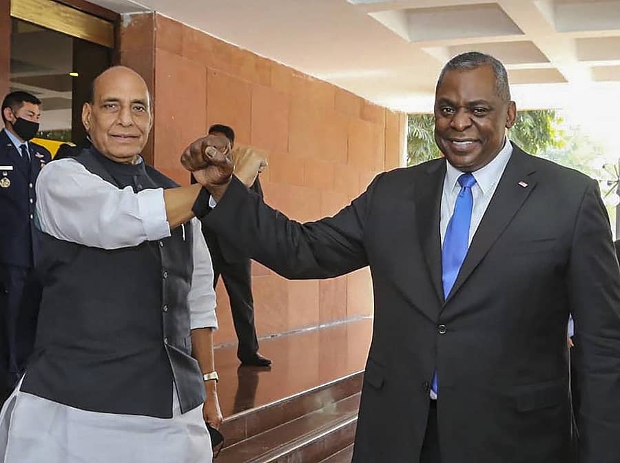 ನವದೆಹಲಿಯಲ್ಲಿ ಶನಿವಾರ ಭಾರತದ ರಕ್ಷಣಾ ಸಚಿವ ರಾಜನಾಥ್‌ ಸಿಂಗ್‌ ಅವರನ್ನು ಅಮೆರಿಕದ ರಕ್ಷಣಾ ಕಾರ್ಯದರ್ಶಿ ಲಾಯ್ಡ್‌ ಆಸ್ಟಿನ್‌ ಭೇಟಿಯಾಗಿ ಮಾತುಕತೆ ನಡೆಸಿದರು  ಪಿಟಿಐ ಚಿತ್ರ