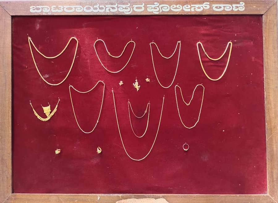 ಆರೋಪಿಯಿಂದ ಜಪ್ತಿ ಮಾಡಿರುವ ಚಿನ್ನಾಭರಣ