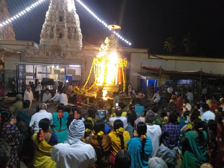 ಮಹದೇಶ್ವರ ಬೆಟ್ಟದಲ್ಲಿ ಮಂಗಳವಾರ ರಾತ್ರಿ ನಡೆದ ಚಿನ್ನದ ರಥೋತ್ಸವ