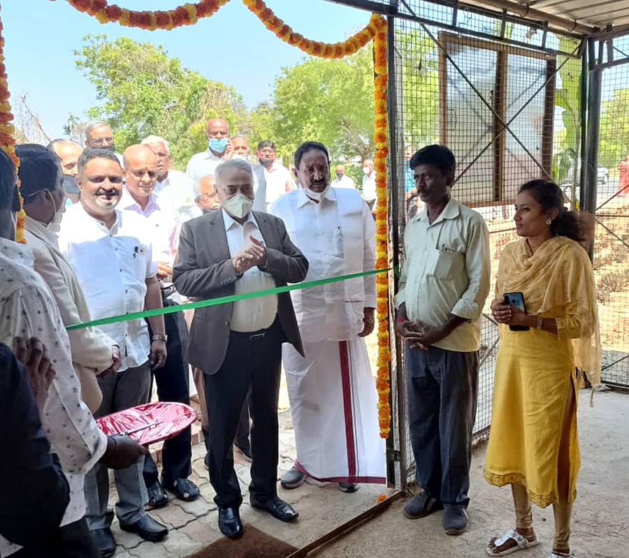 ಗ್ರಾಮೀಣ ಮಾರುಕಟ್ಟೆ ಉದ್ಘಾಟನೆ ಸಂದರ್ಭದಲ್ಲಿ ಕಂಪನಿ ಸಿಇಒ ಎಂ.ಚೈತ್ರಾ ಹಾಗೂ ಕಂಪನಿಯ ನಿರ್ದೇಶಕರು ಹಾಜರಿದ್ದರು