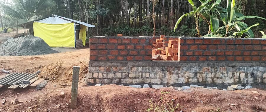 ತರೀಕೆರೆ ತಾಲ್ಲೂಕಿನ ಎ।ಂ.ಸಿ.ಹಳ್ಳಿಯಲ್ಲಿ ಕಾಮಗಾರಿ ಹಂತದಲ್ಲಿರುವ ಕಟ್ಟಡ.