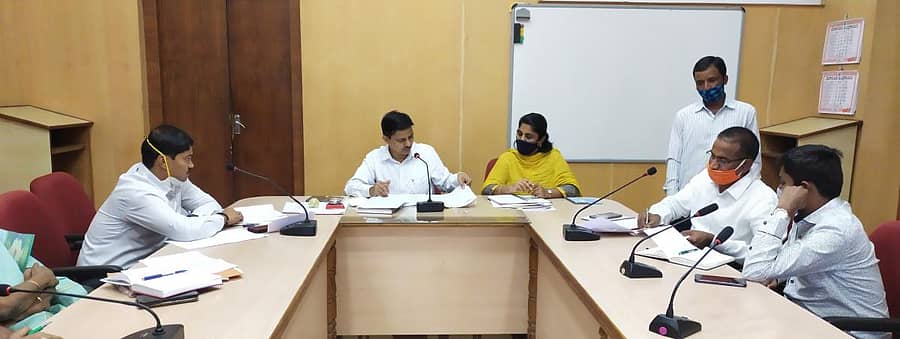 ಚಿಕ್ಕಮಗಳೂರಿನಲ್ಲಿ ಆಯೋಜಿಸಿದ್ದ ಪೂರ್ವಭಾವಿ ಸಭೆಯಲ್ಲಿ ಜಿಲ್ಲಾಧಿಕಾರಿ ಕೆ.ಎನ್.ರಮೇಶ್ ಮಾತನಾಡಿದರು.