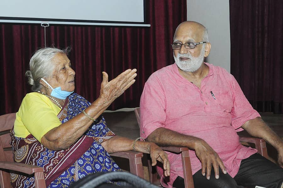 ಮೋಂತಿಯಮ್ಮ ಸುದ್ದಿಗೋಷ್ಠಿಯಲ್ಲಿ ಮಾತನಾಡುತ್ತಿರುವುದು.